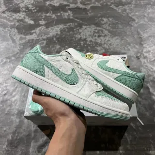 Nike Dunk Low Mint Green Snake Texture Lifestyle Sneakers