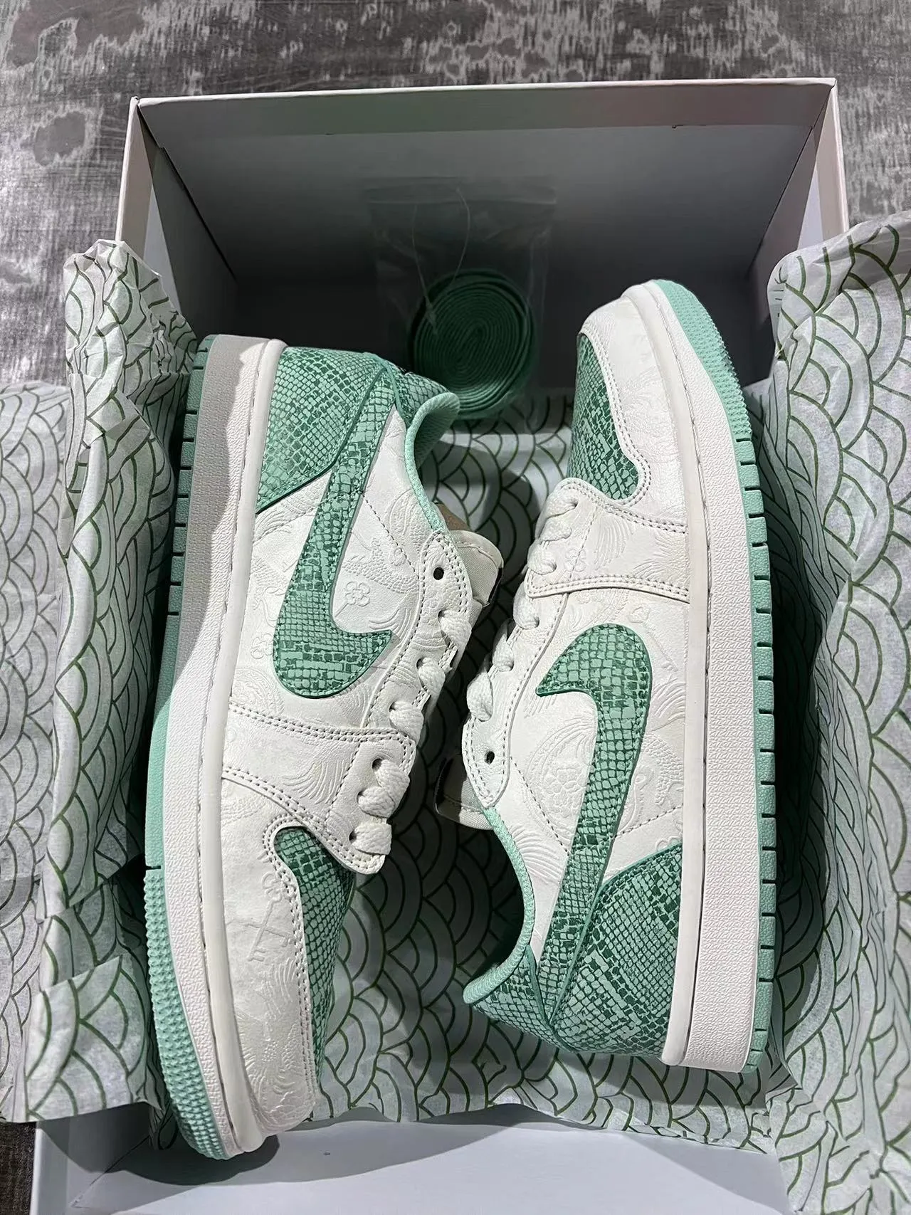Nike Dunk Low Mint Green Snake Texture Lifestyle Sneakers 9