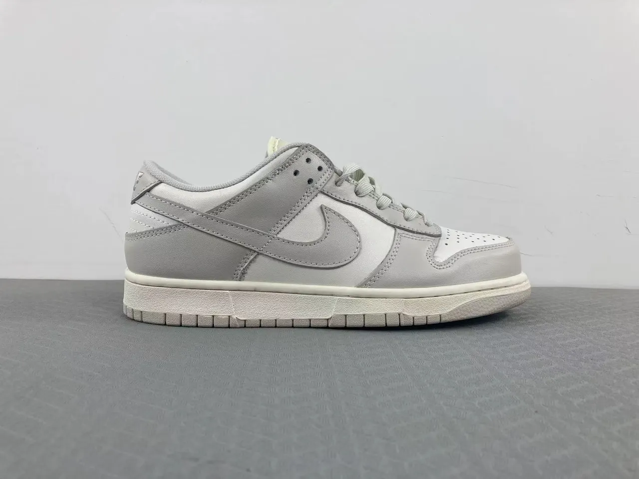 Nike Dunk Low Off-White Lifestyle Sneakers 17