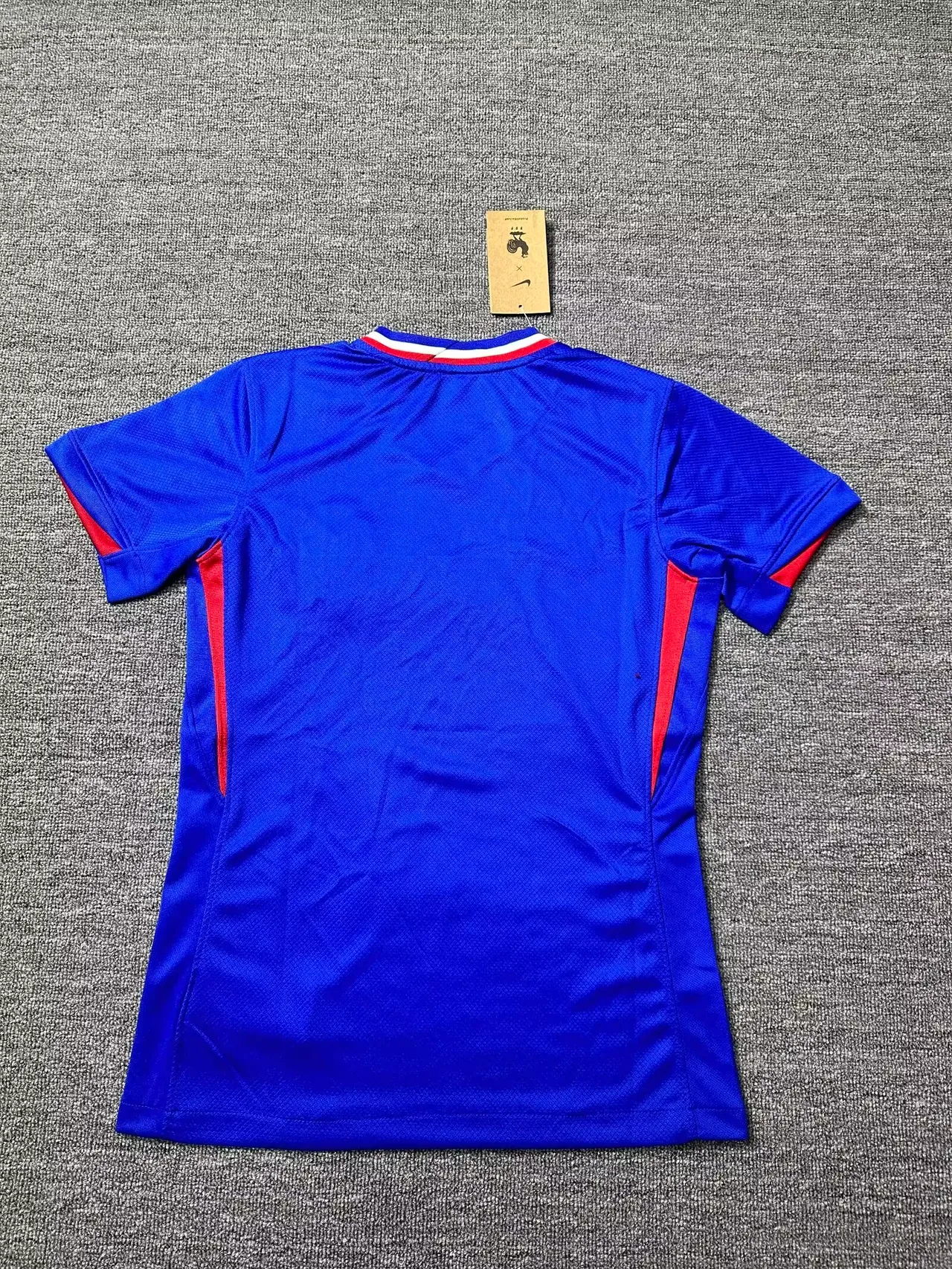 Maillot Nike Équipe de France Bleu Royal Rouge Blanc Bordures Brodé Crête du Coq 3