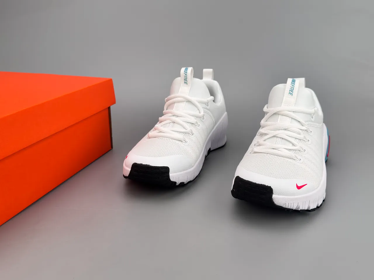 Nike Free RN chaussures de course avec upper en knit blanc et rouge, semelle segmented flex groove 3