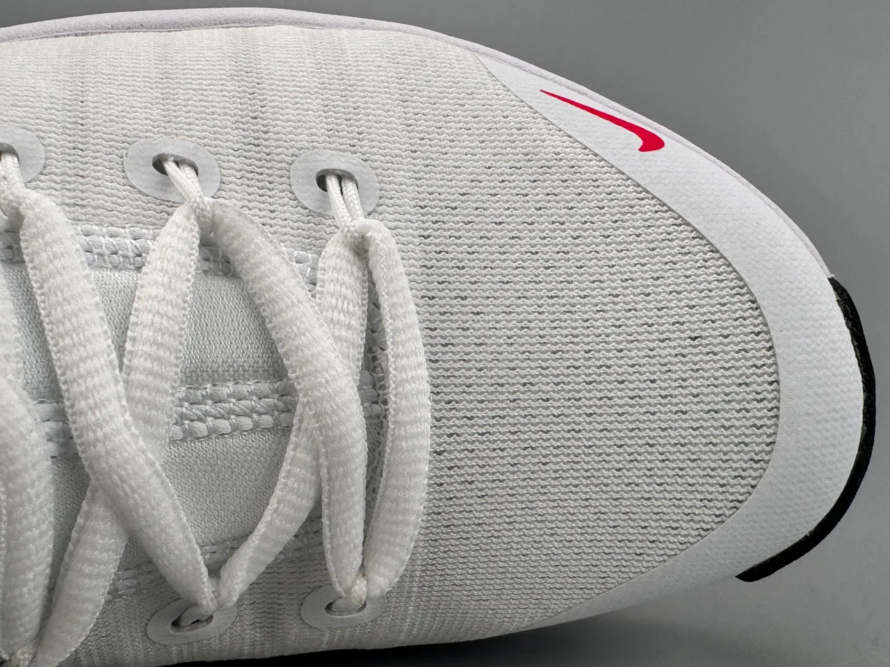 Nike Free RN chaussures de course avec upper en knit blanc et rouge, semelle segmented flex groove 6