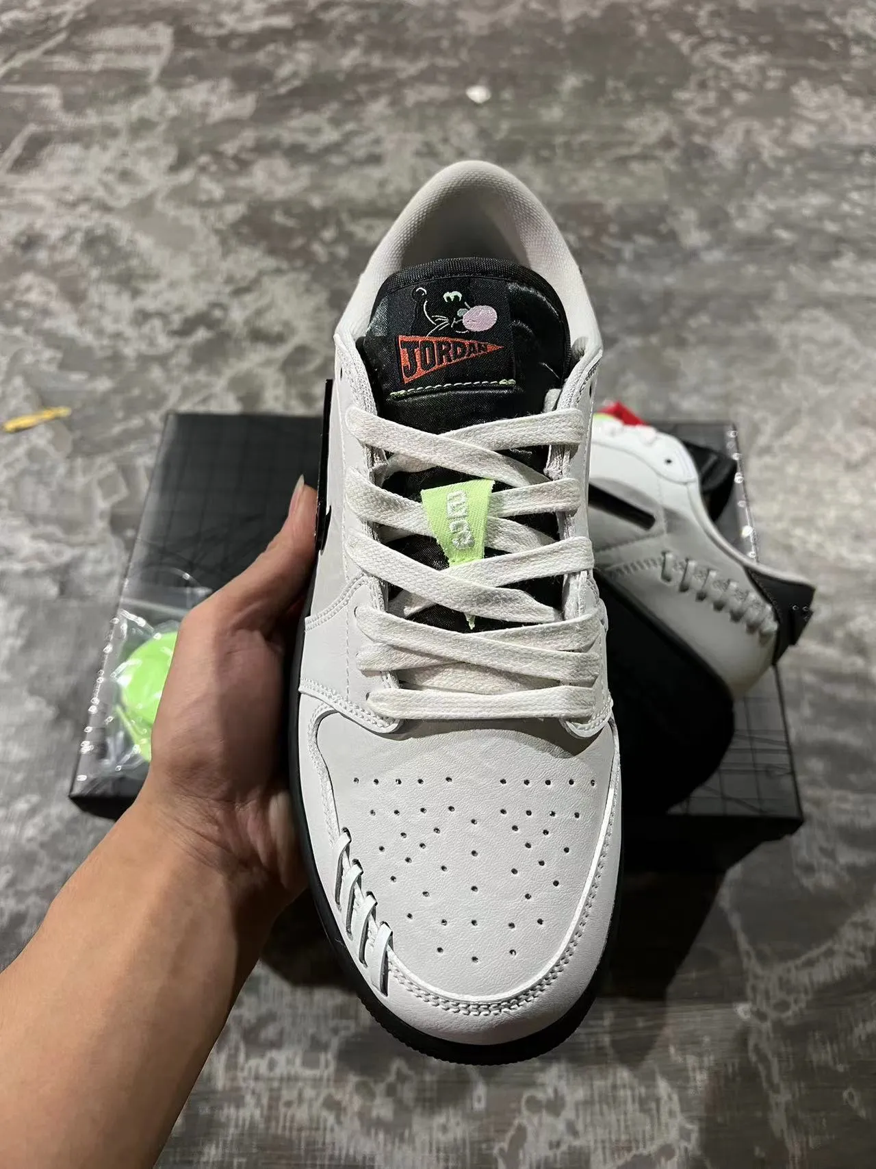 Nike Gray Black Low-Top Perforated Toe Lifestyle Sneakers 3