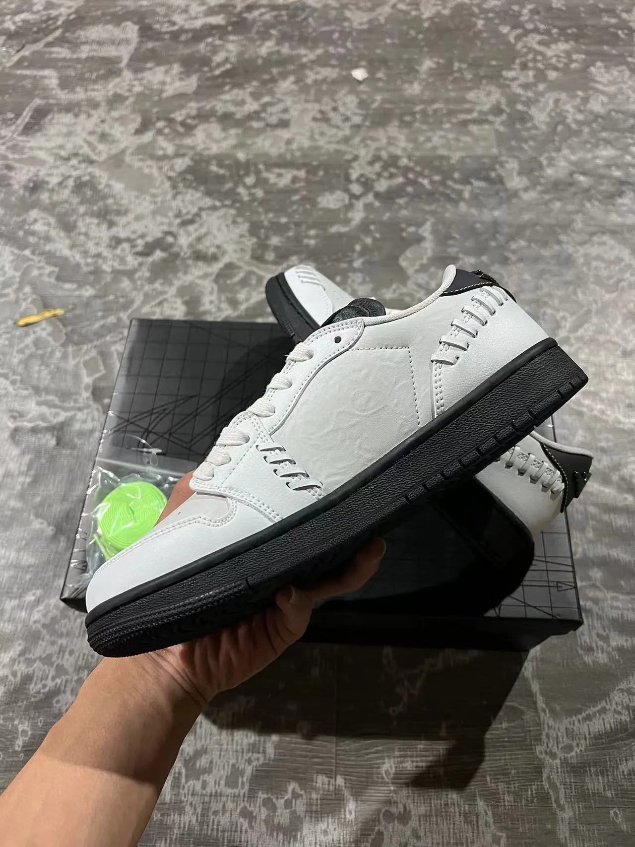 Nike Gray Black Low-Top Perforated Toe Lifestyle Sneakers 5