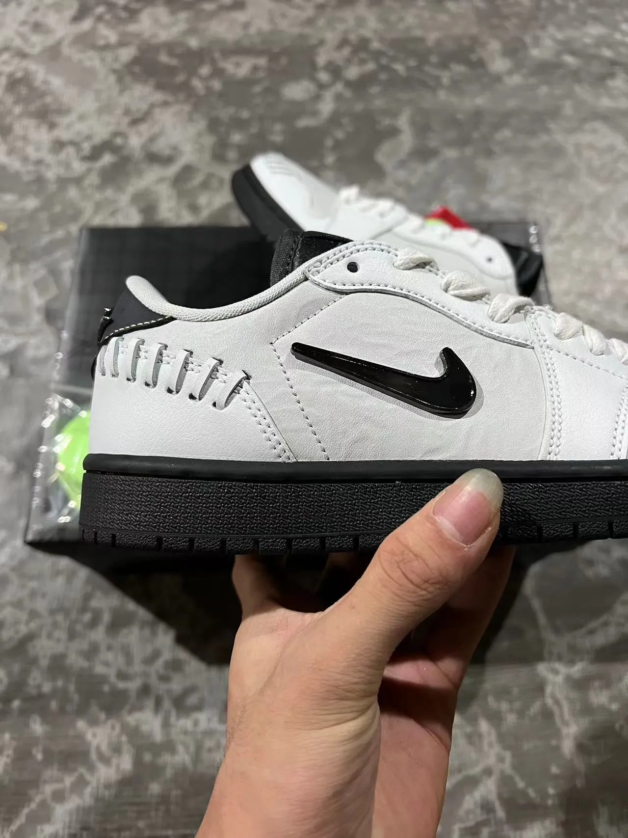 Nike Gray Black Low-Top Perforated Toe Lifestyle Sneakers 7