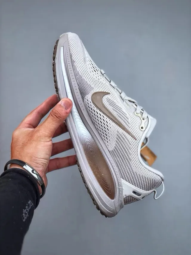 Nike Gray Brown Engineered Knit Upper Visible ZoomX Heel Unit Running Shoes 2