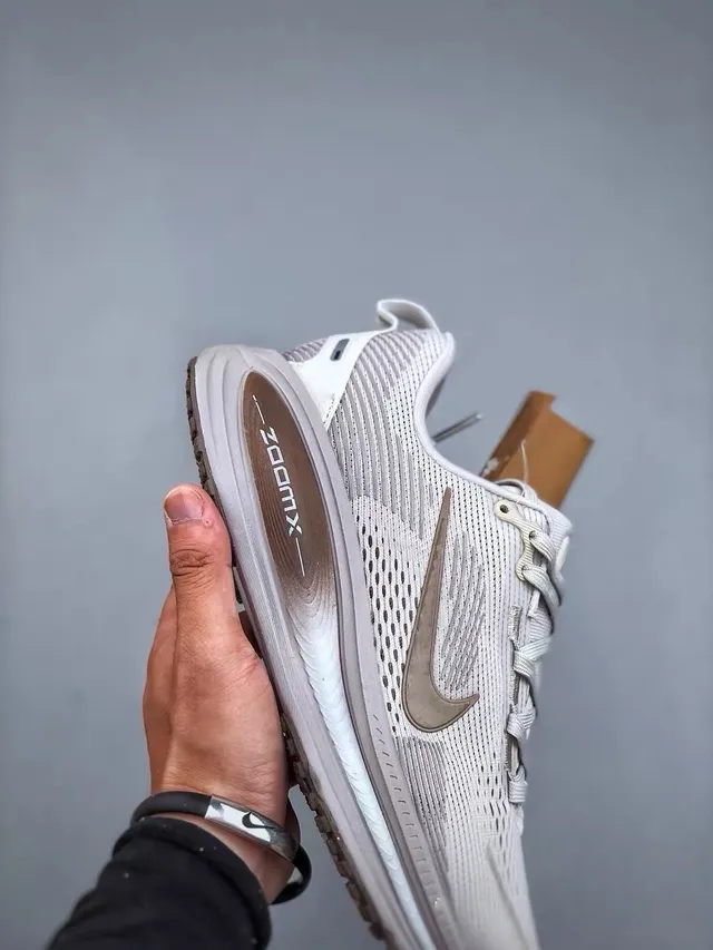 Nike Gray Brown Engineered Knit Upper Visible ZoomX Heel Unit Running Shoes 6