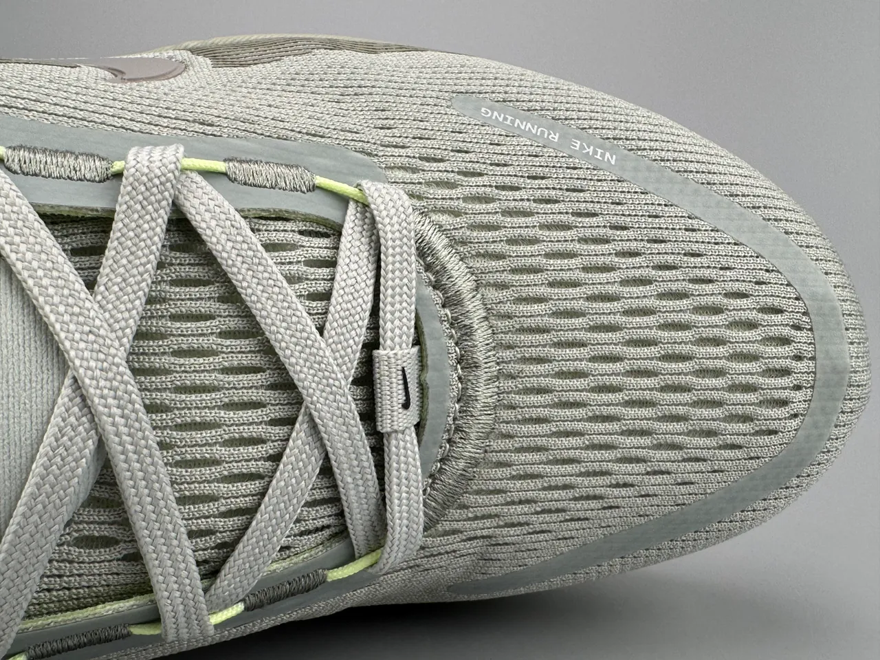 Nike Gray Green Engineered Knit Upper Wave-Patterned ZoomX Midsole Running Shoes 10