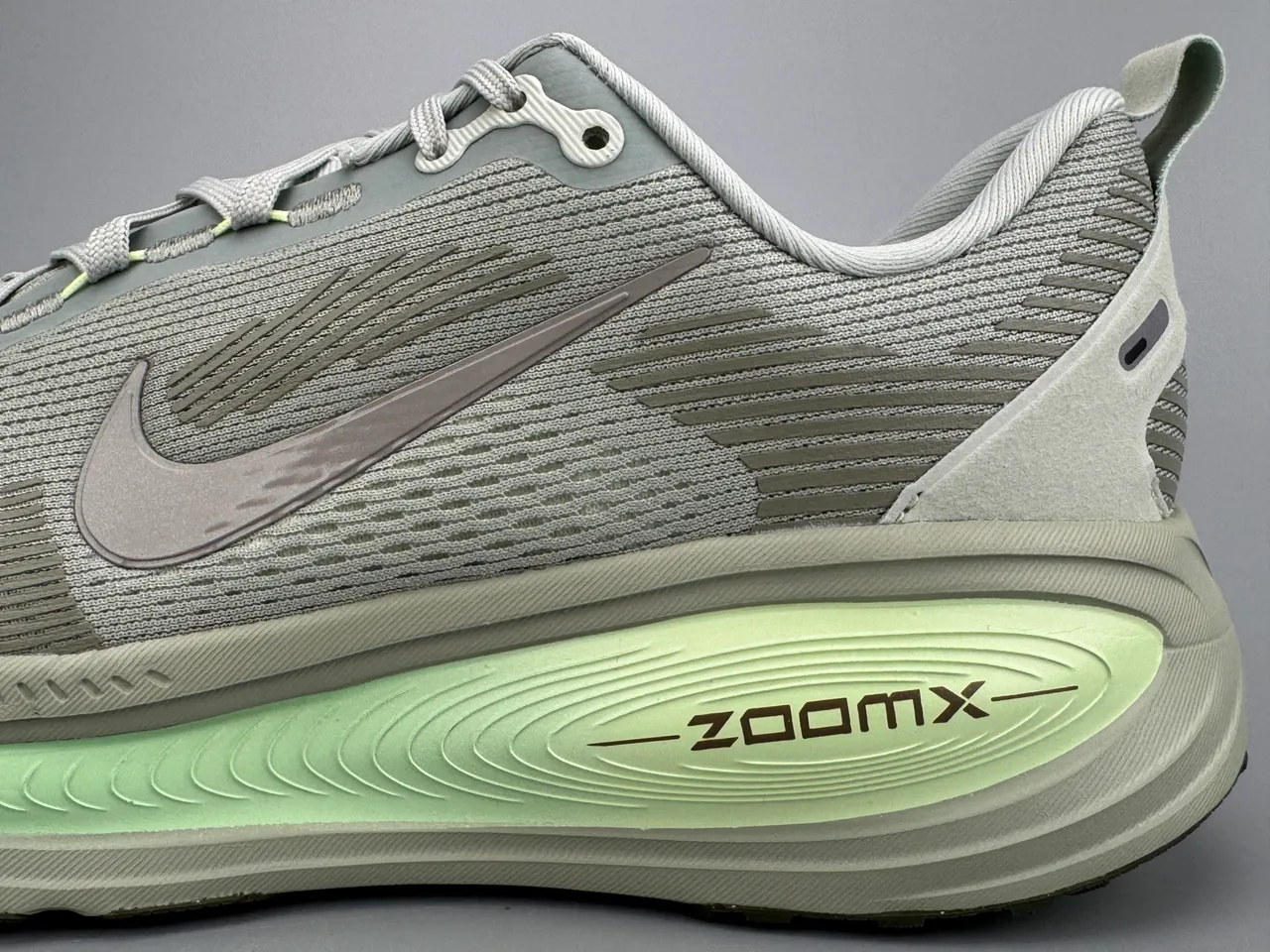 Nike Gray Green Engineered Knit Upper Wave-Patterned ZoomX Midsole Running Shoes 6