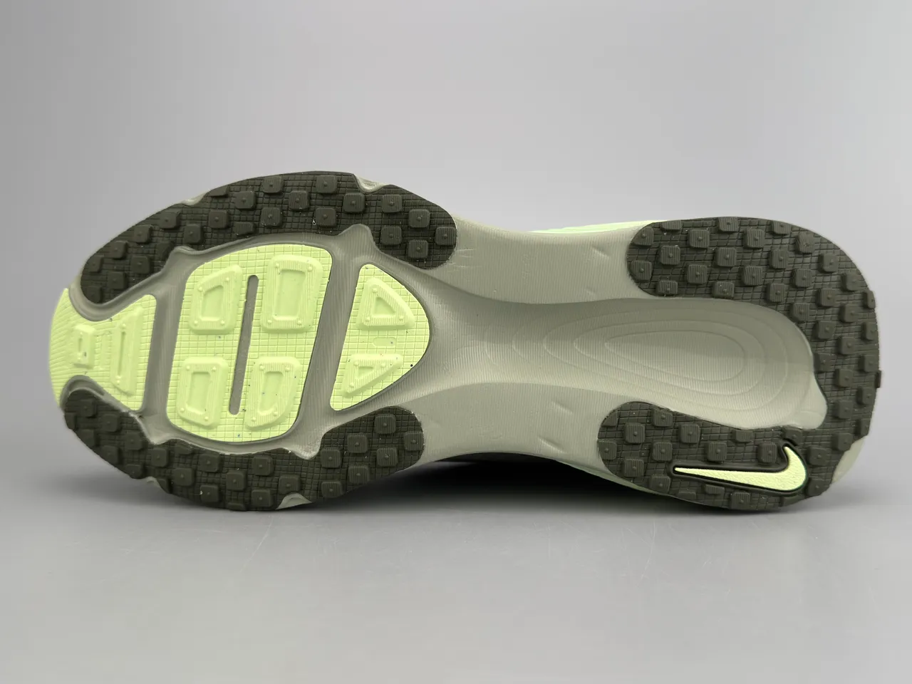 Nike Gray Green Engineered Knit Upper Wave-Patterned ZoomX Midsole Running Shoes 7
