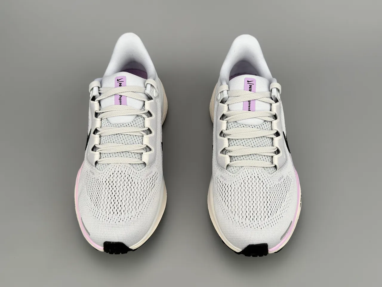 Nike Gray Pink Engineered Mesh Upper Layered React + Air Zoom Midsole Running Shoes 3