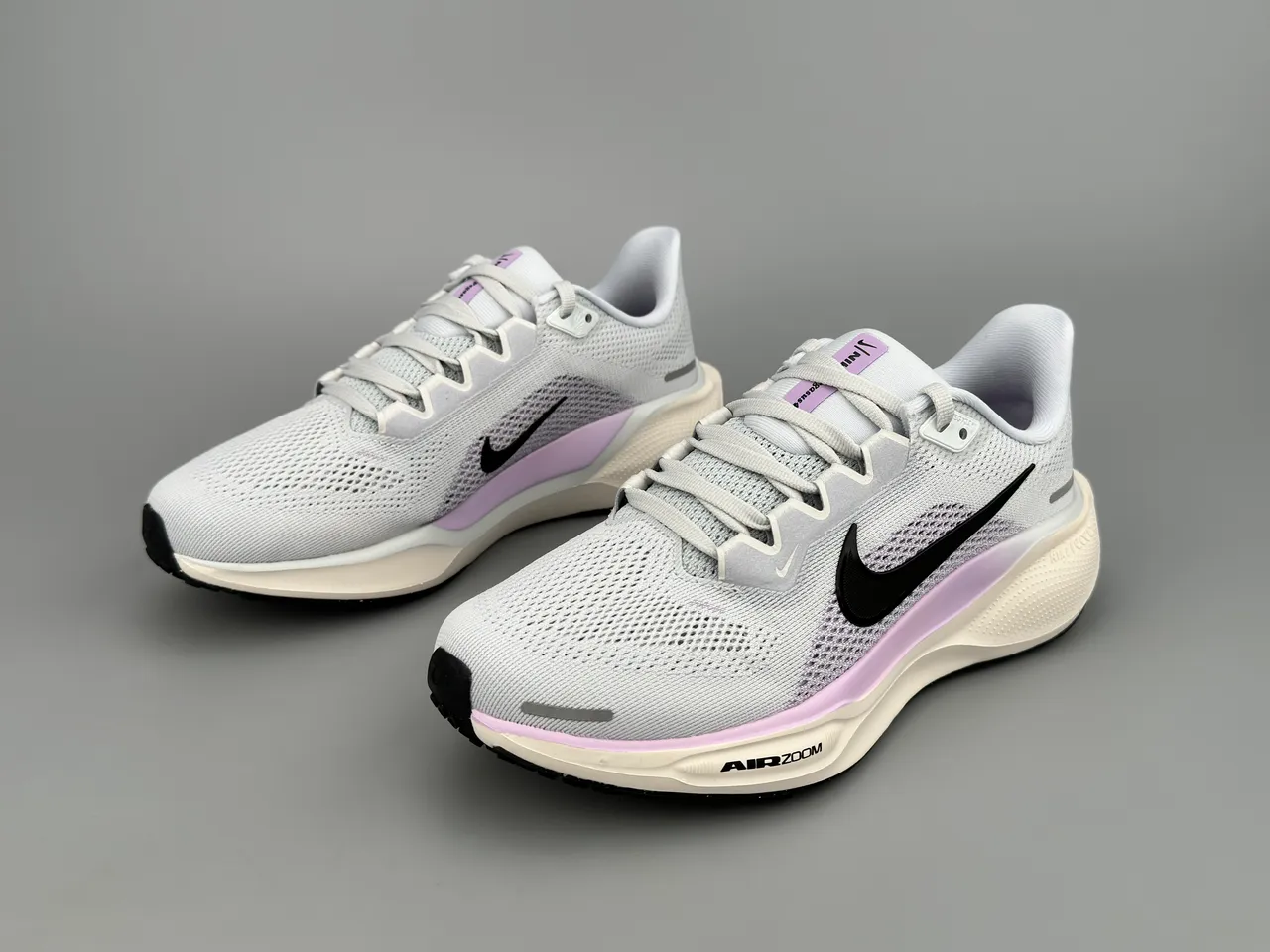 Nike Gray Pink Engineered Mesh Upper Layered React + Air Zoom Midsole Running Shoes 5