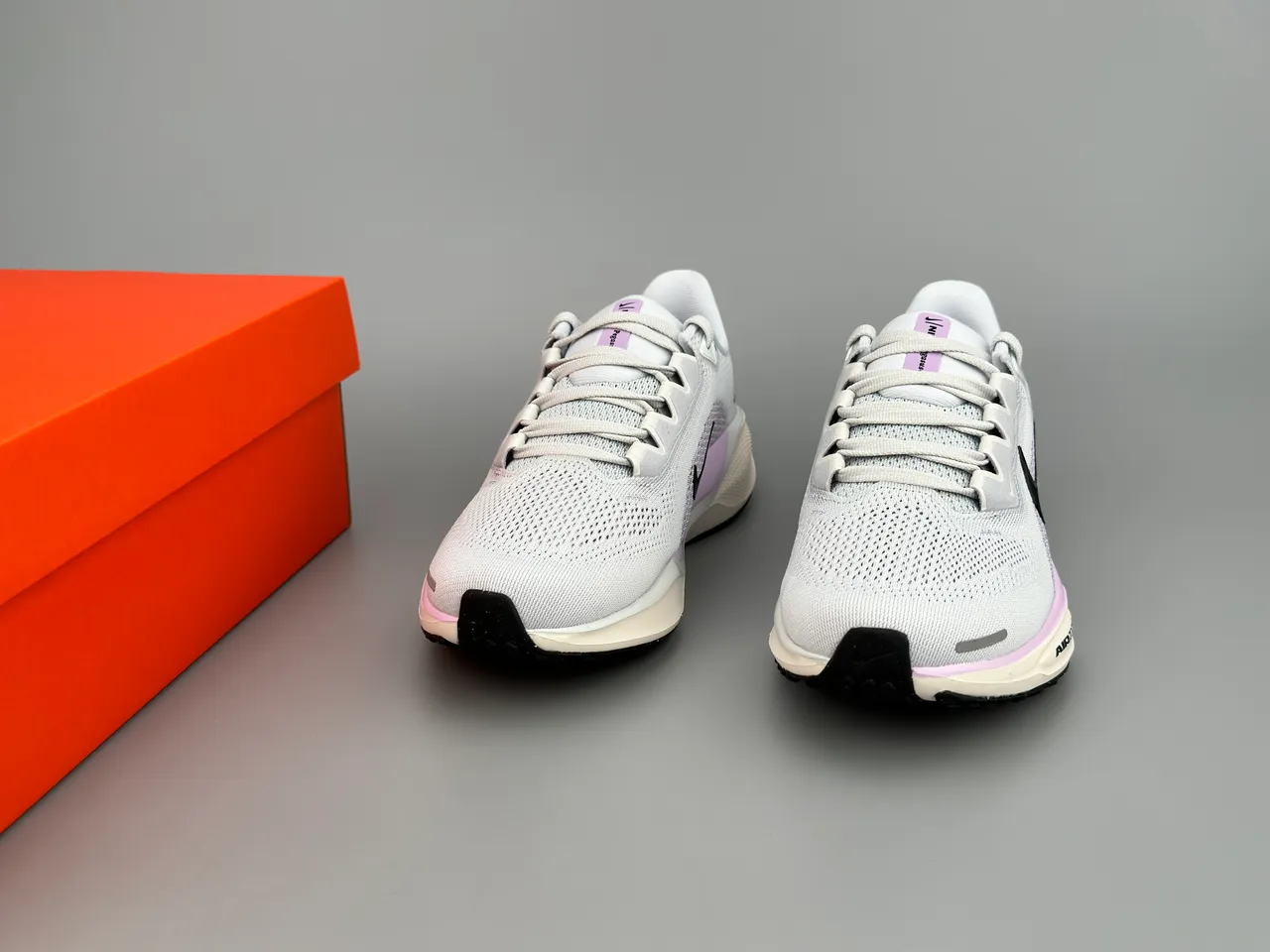 Nike Gray Pink Engineered Mesh Upper Layered React + Air Zoom Midsole Running Shoes 9
