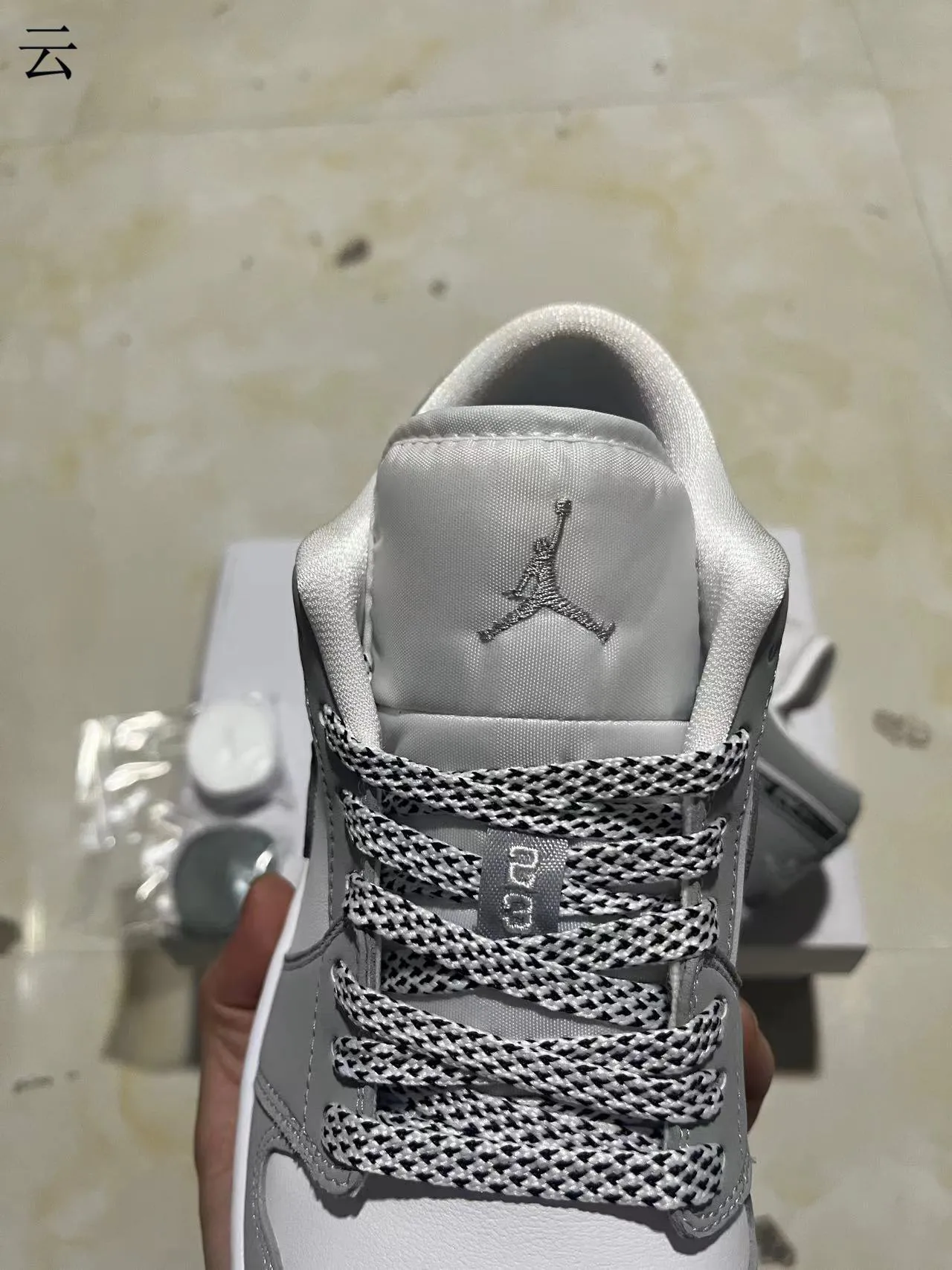 Nike Gray White Low-Top Silhouette Wave-Patterned Swoosh Lifestyle Sneakers 4