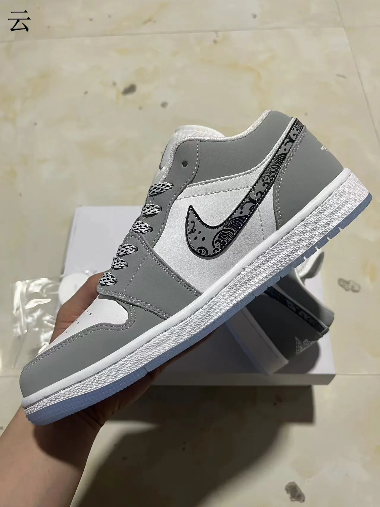 Nike Gray White Low-Top Silhouette Wave-Patterned Swoosh Lifestyle Sneakers 5
