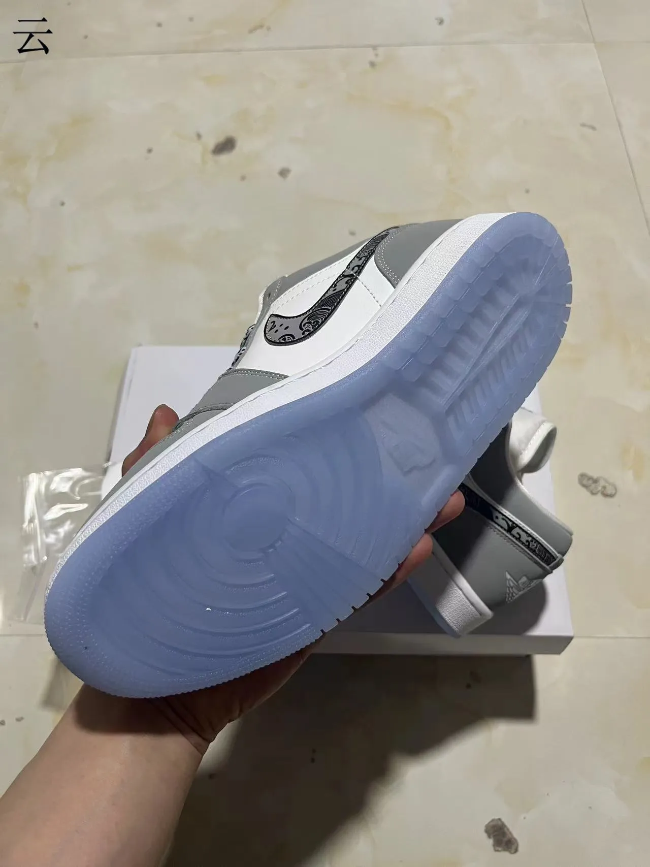 Nike Gray White Low-Top Silhouette Wave-Patterned Swoosh Lifestyle Sneakers 6
