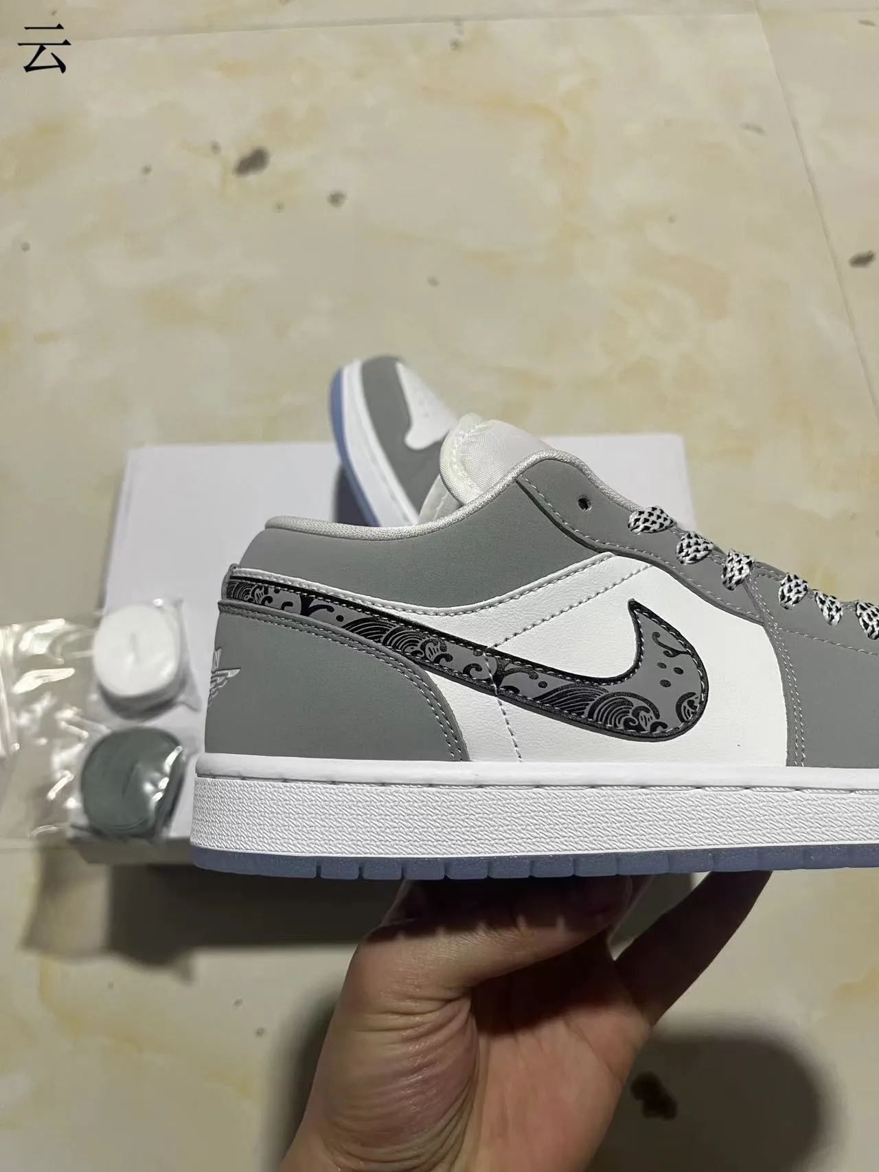 Nike Gray White Low-Top Silhouette Wave-Patterned Swoosh Lifestyle Sneakers 7