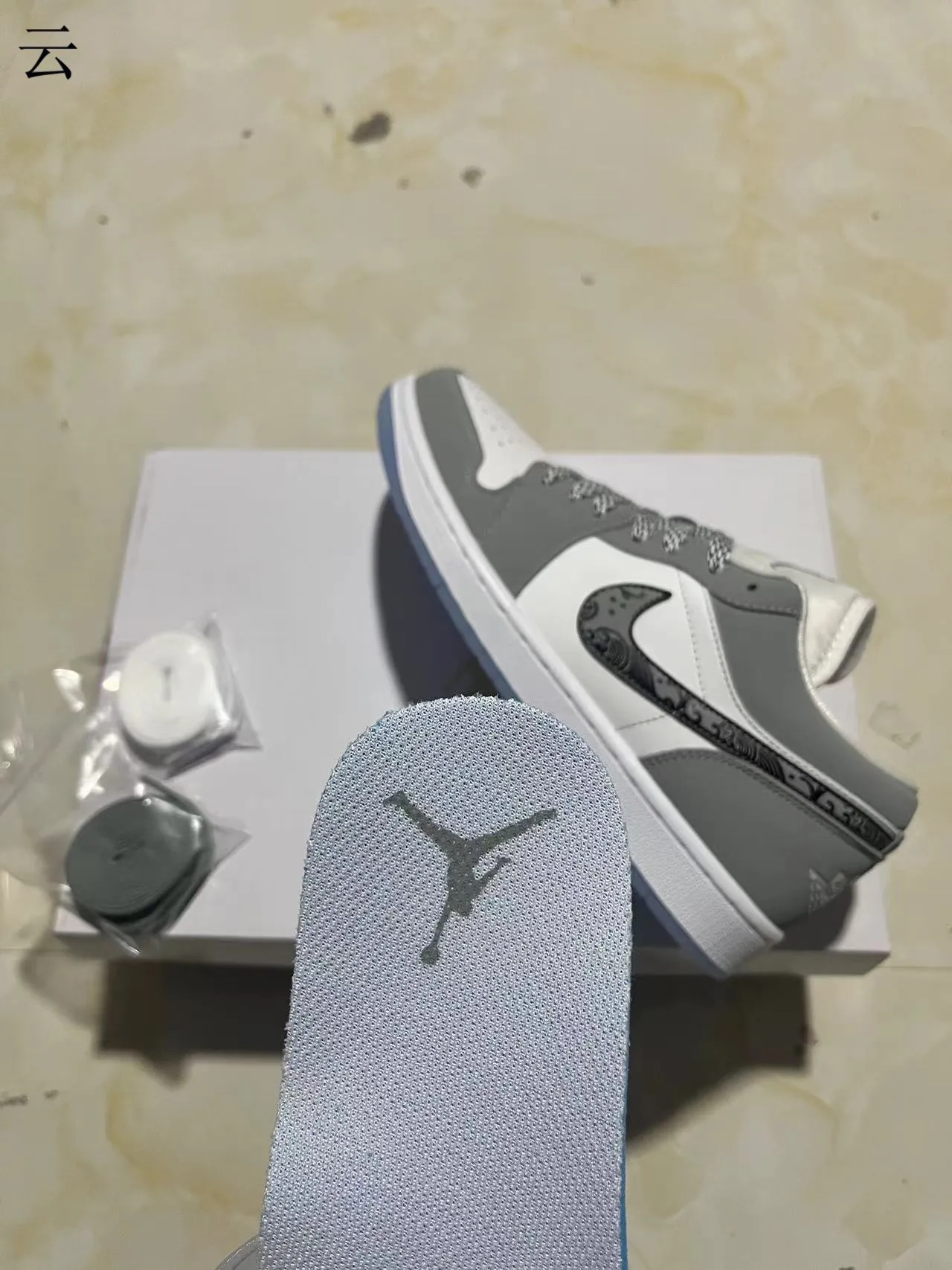 Nike Gray White Low-Top Silhouette Wave-Patterned Swoosh Lifestyle Sneakers 10