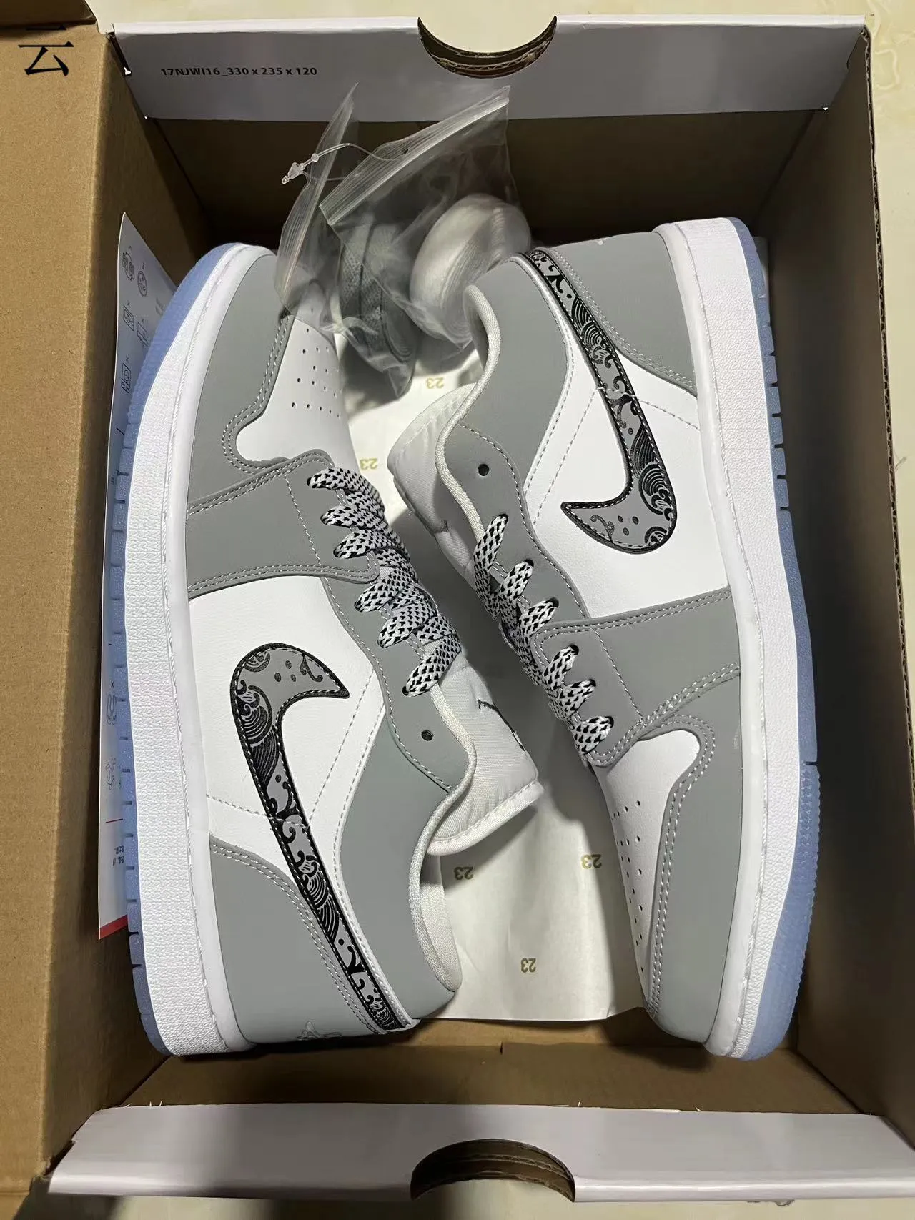 Nike Gray White Low-Top Silhouette Wave-Patterned Swoosh Lifestyle Sneakers 11