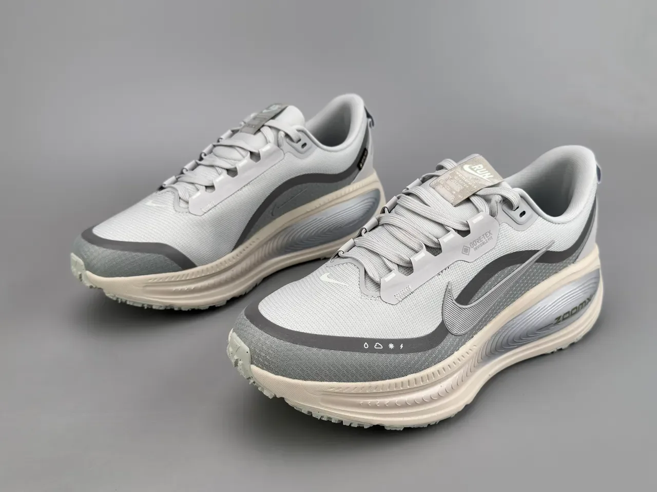 Nike Zapatillas de running gris blanco con upper de malla GORE-TEX impermeables 5