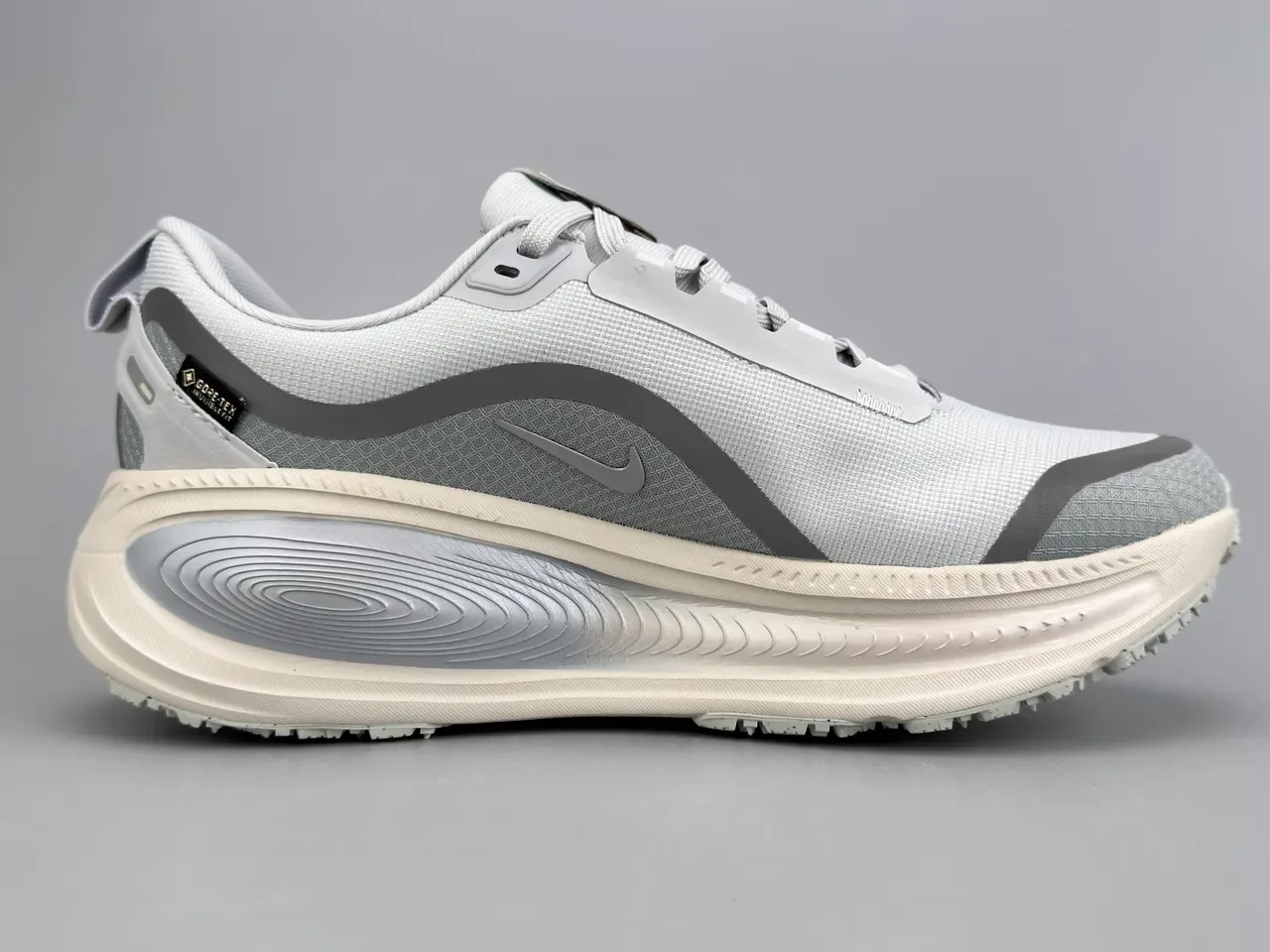 Nike Zapatillas de running gris blanco con upper de malla GORE-TEX impermeables 10