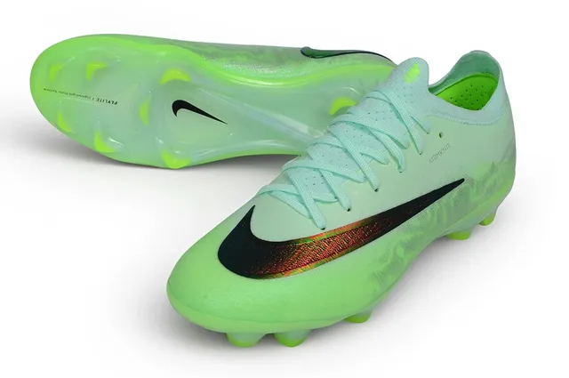Nike Green Transparent Low-Cut Knit Upper Iridescent Swoosh Stripe Firm-Ground Soccer Shoes 3