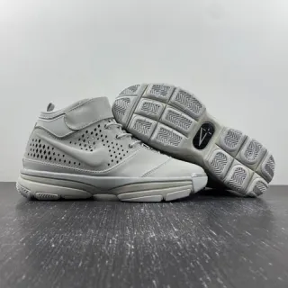 Nike 高帮透气灰色篮球鞋