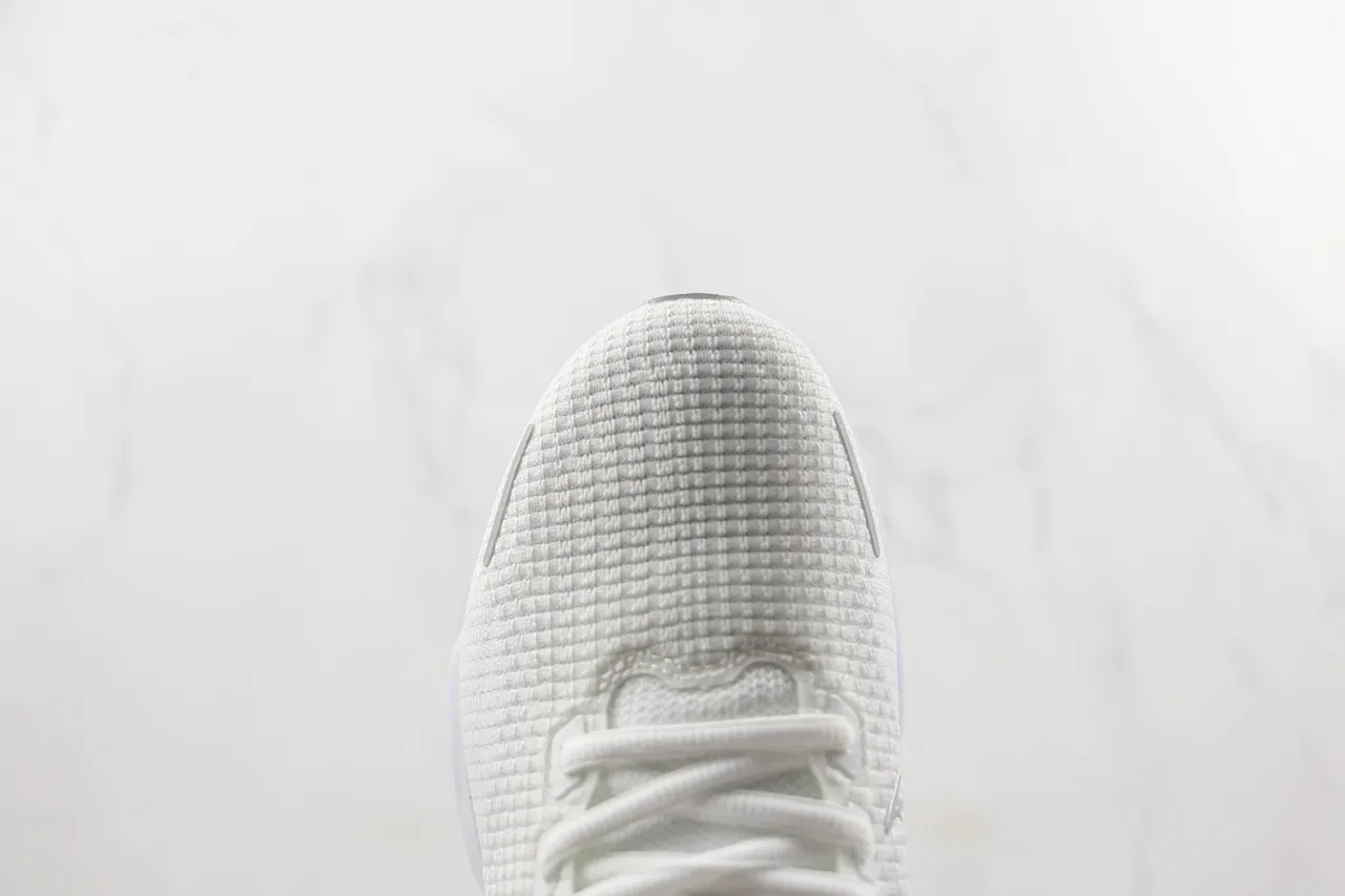 Nike Invincible Run White and Silver Running Shoes 6