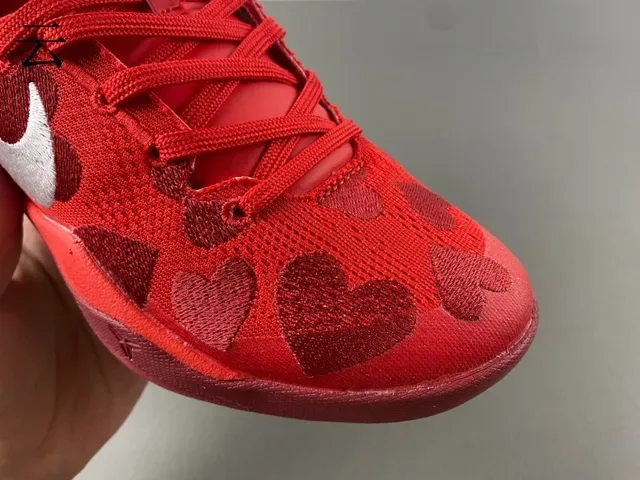 Nike Kobe Tênis de Basquete Vermelho Branco Superior Tricô Motivo Coração Impressão 2