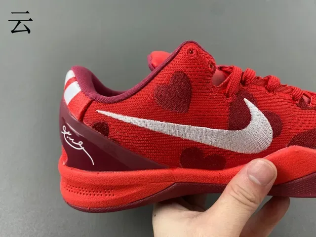 Nike Kobe Tênis de Basquete Vermelho Branco Superior Tricô Motivo Coração Impressão 3