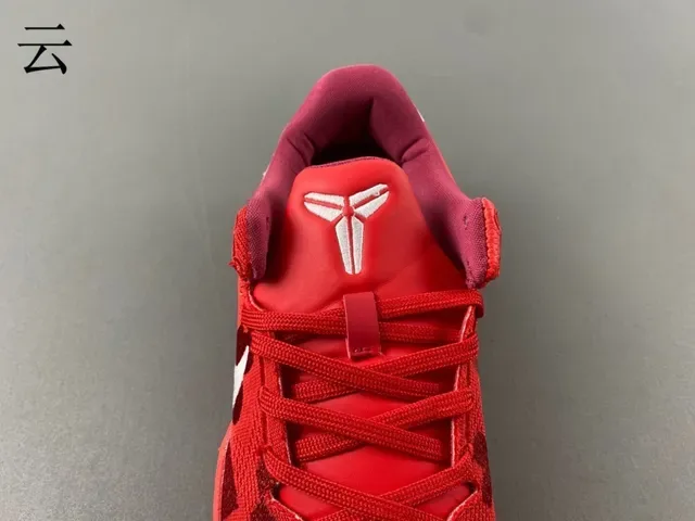Nike Kobe Tênis de Basquete Vermelho Branco Superior Tricô Motivo Coração Impressão 4