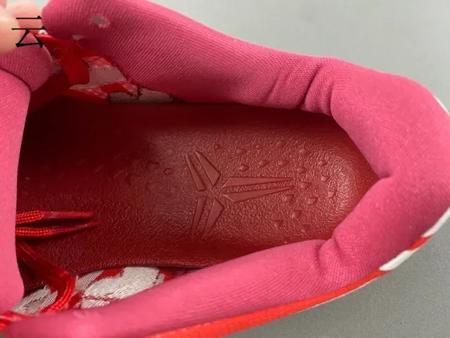 Nike Kobe Tênis de Basquete Vermelho Branco Superior Tricô Motivo Coração Impressão 7