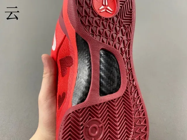 Nike Kobe Tênis de Basquete Vermelho Branco Superior Tricô Motivo Coração Impressão 9