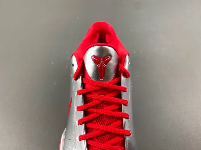 Nike Kobe Silver Red Metallic Synthetic Upper Accent Overlays Basketball Shoes 6