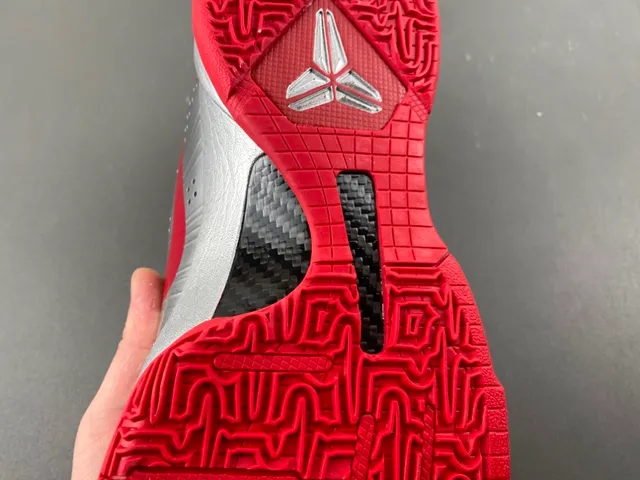Nike Kobe Silver Red Metallic Synthetic Upper Accent Overlays Basketball Shoes 9