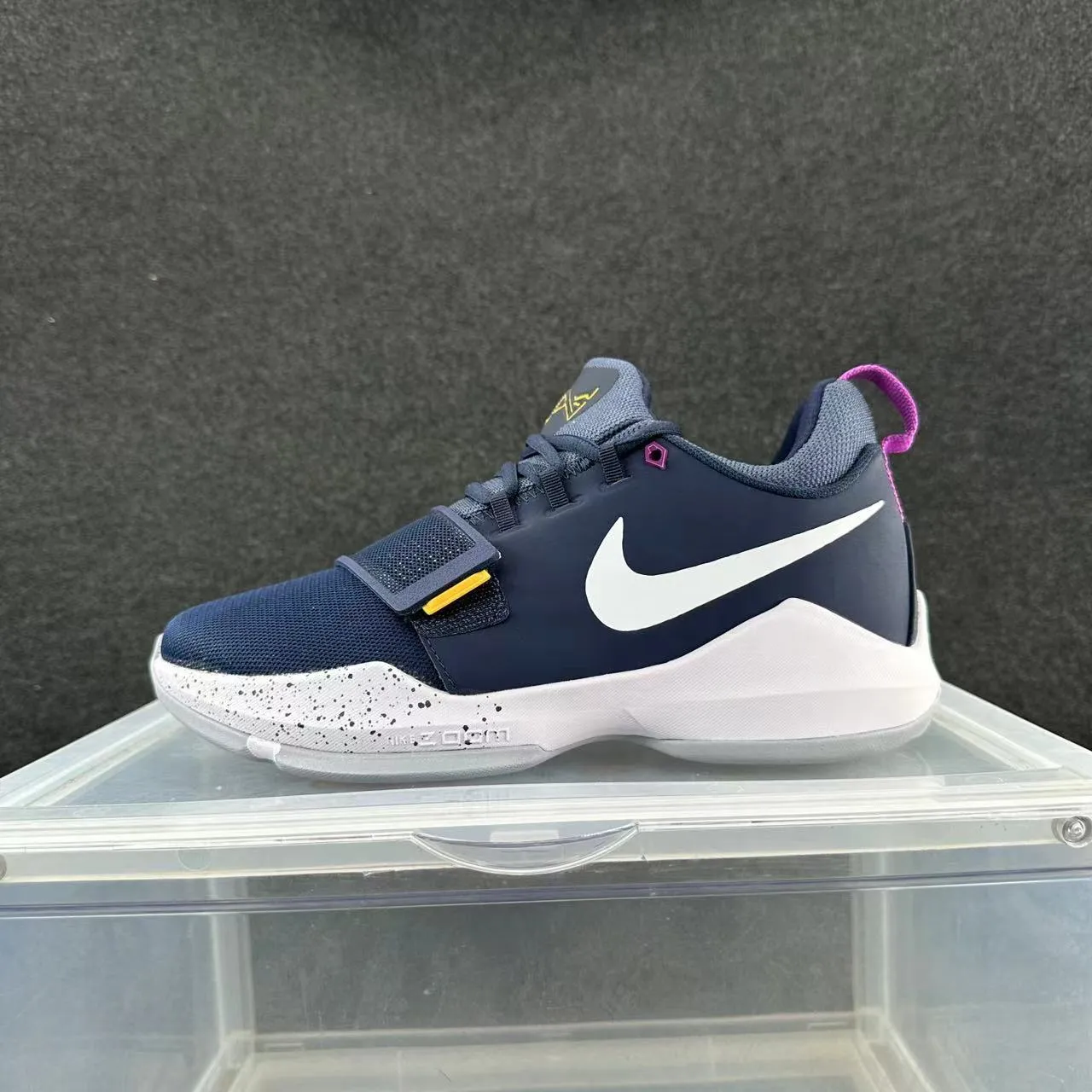 Nike Kyrie Tênis de Basquete Navy White Low-Top Tirante Midfoot 2
