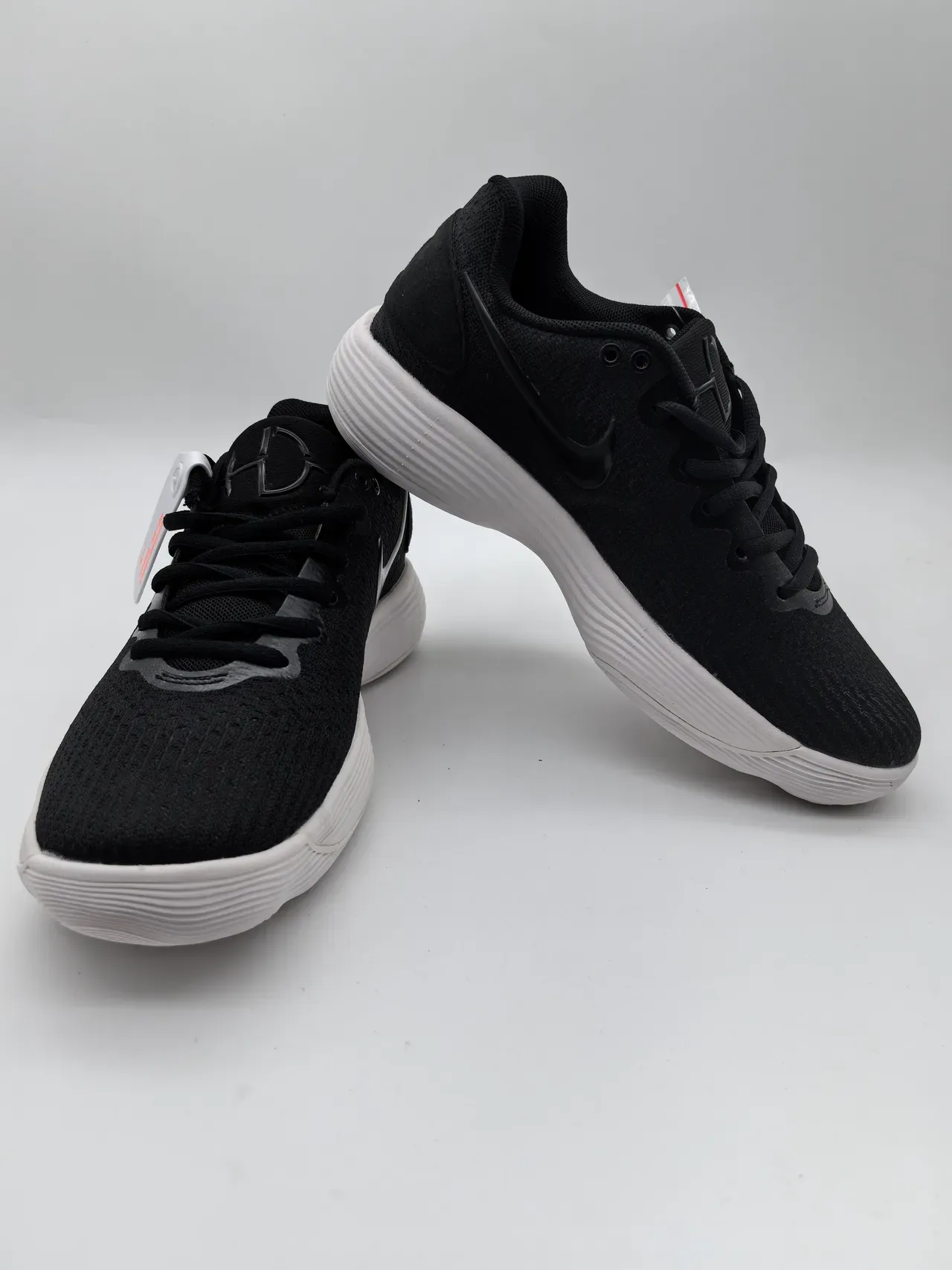 Nike LunarEpic Low Flyknit Black and White Lifestyle Sneakers 2