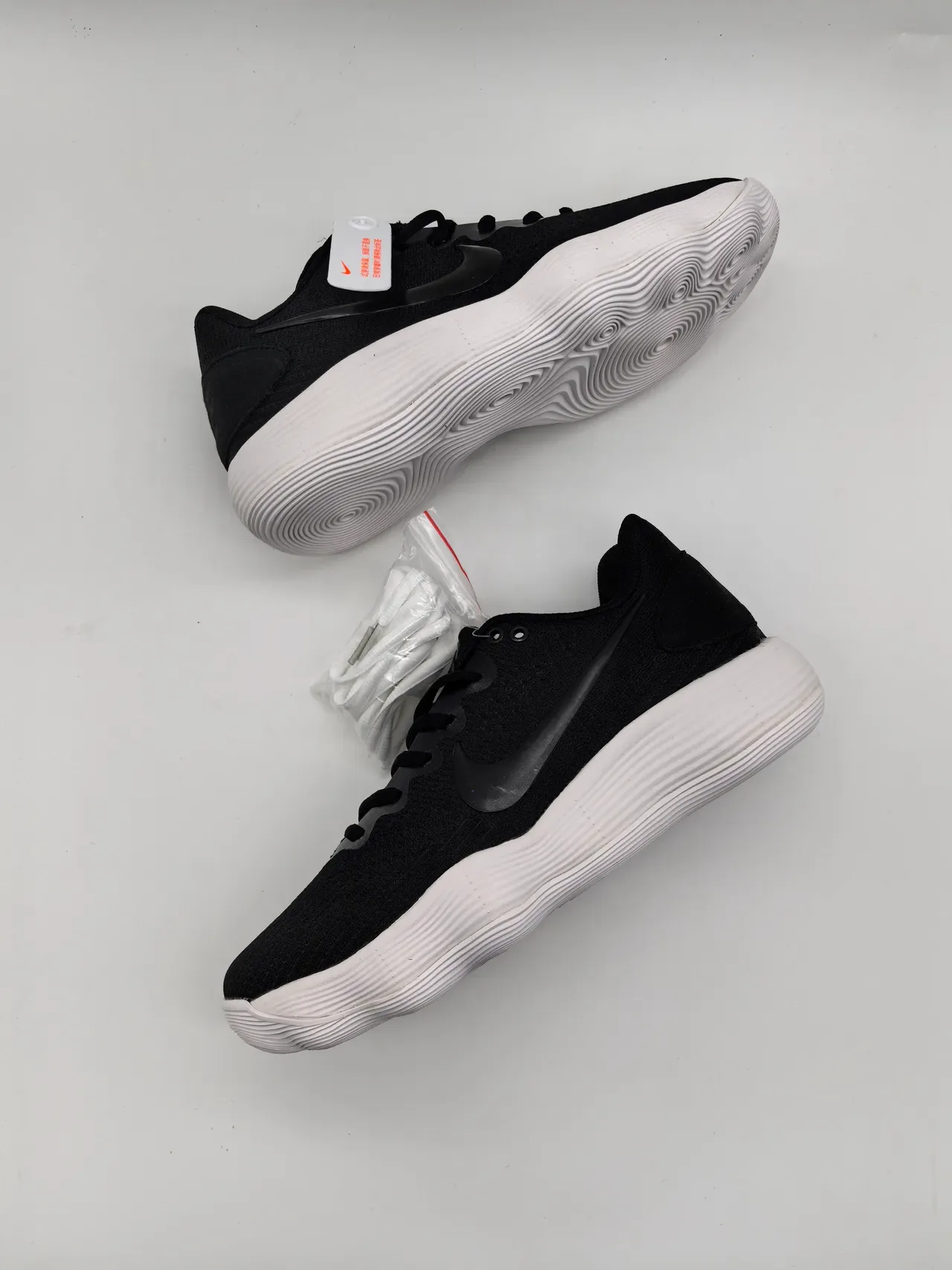 Nike LunarEpic Low Flyknit Black and White Lifestyle Sneakers 3