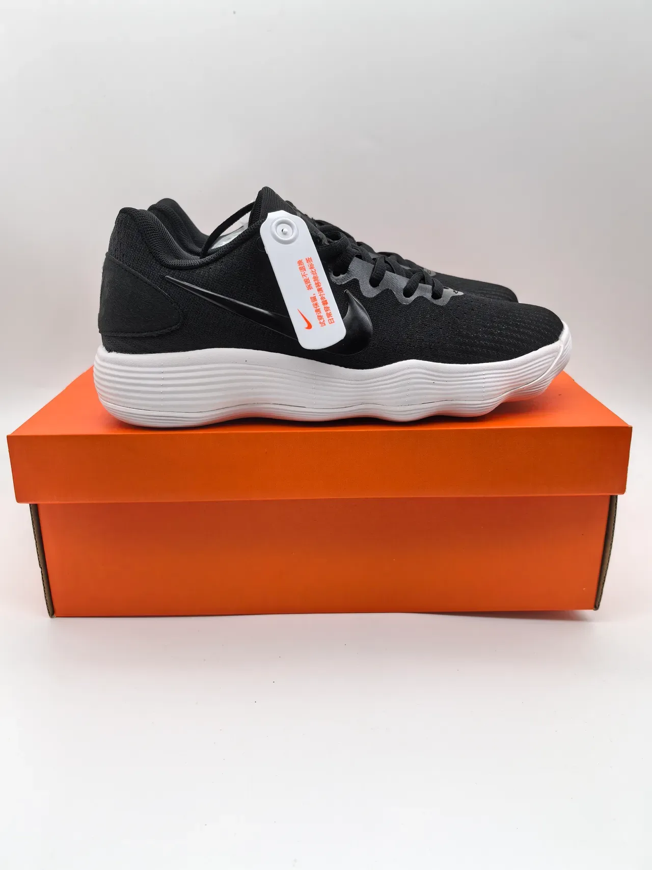 Nike LunarEpic Low Flyknit Black and White Lifestyle Sneakers 4