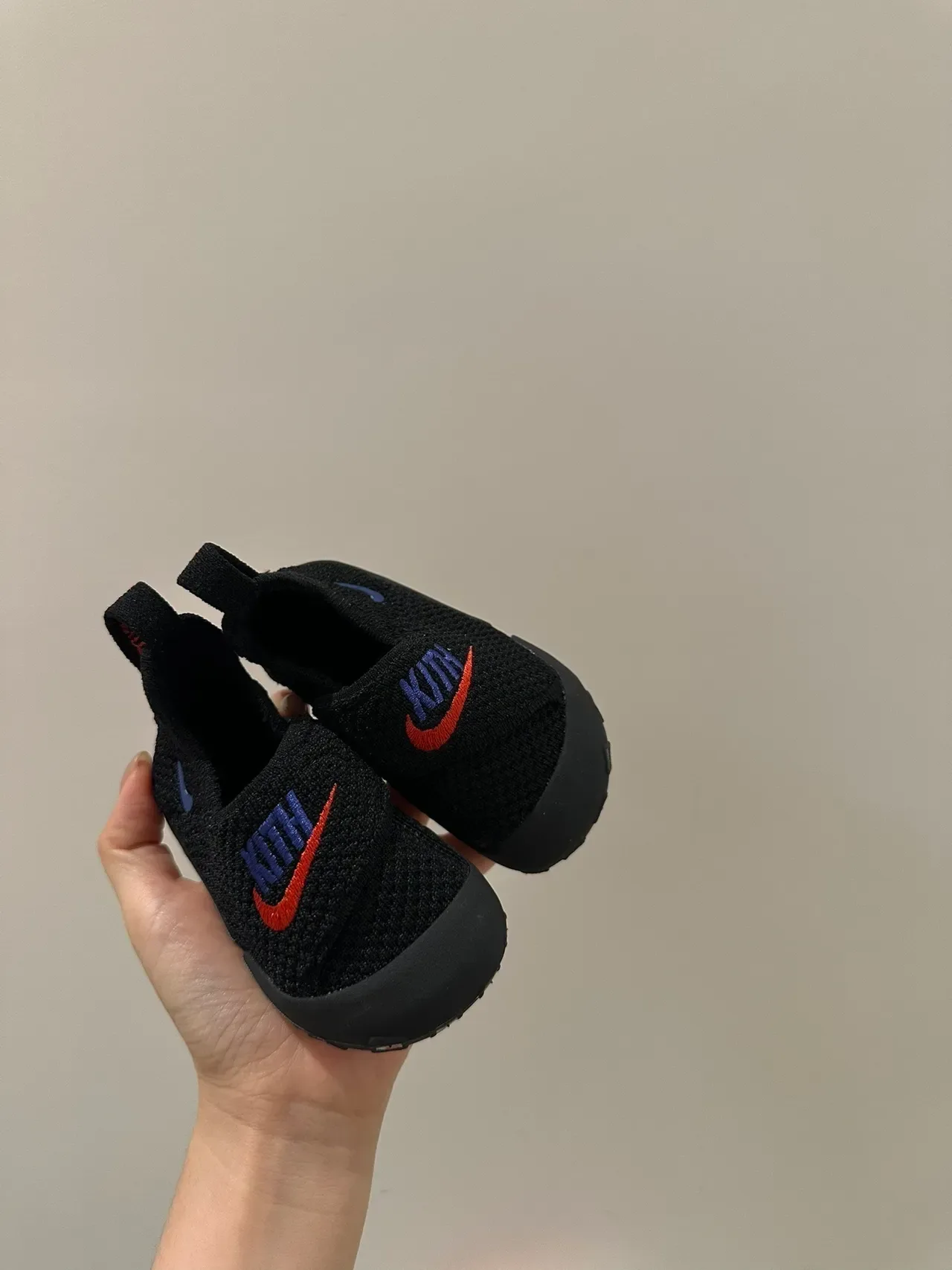 Nike Multicolor Knit Slip-On Pull-Tab Heel Lifestyle Sneakers 18