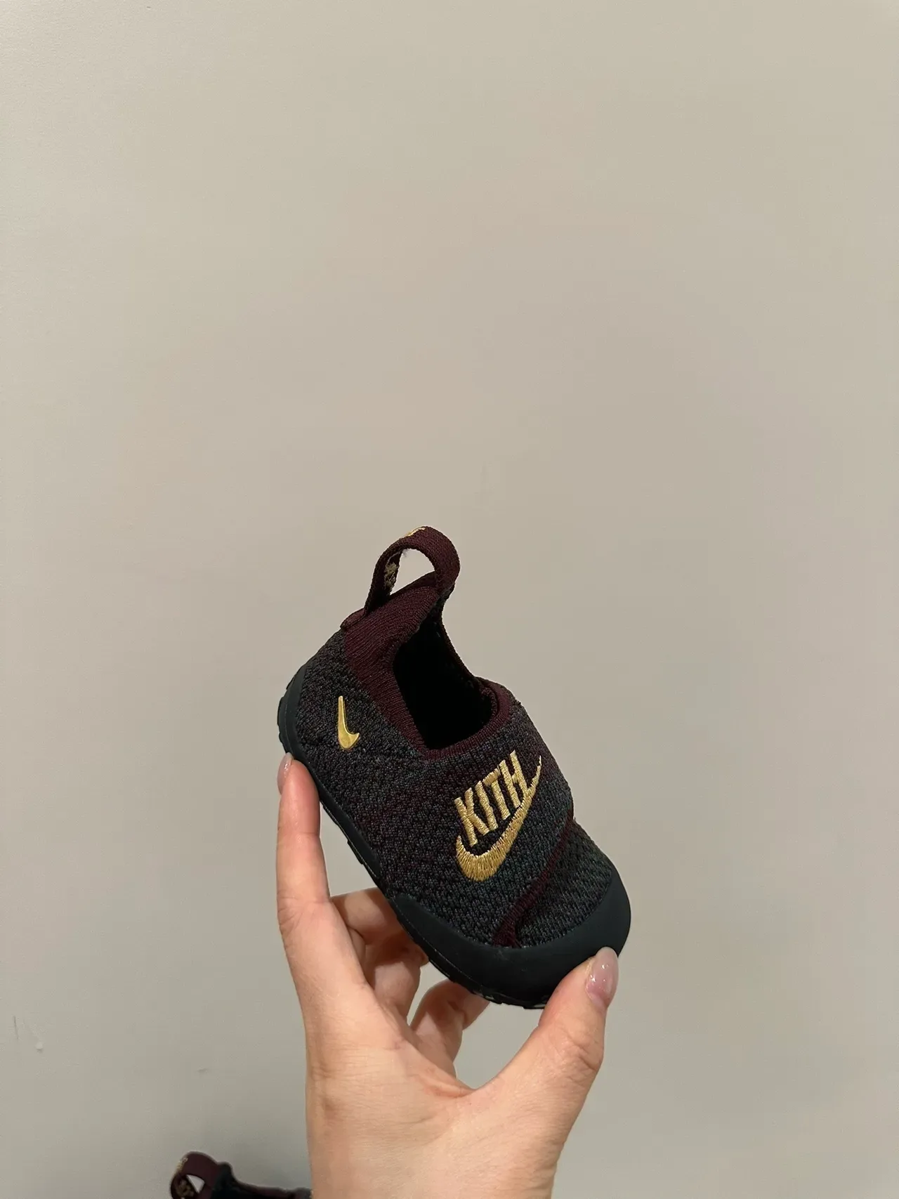 Nike Multicolor Knit Slip-On Pull-Tab Heel Lifestyle Sneakers 21