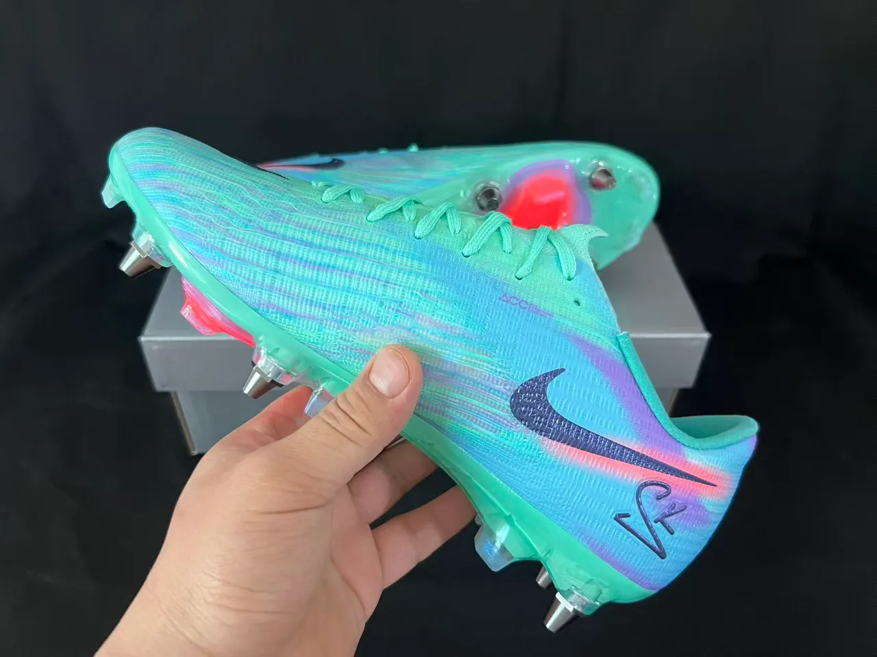 Nike Multicolor Transparent Low-Cut Knit Upper Iridescent Gradient Finish Firm-Ground Soccer Shoes 4