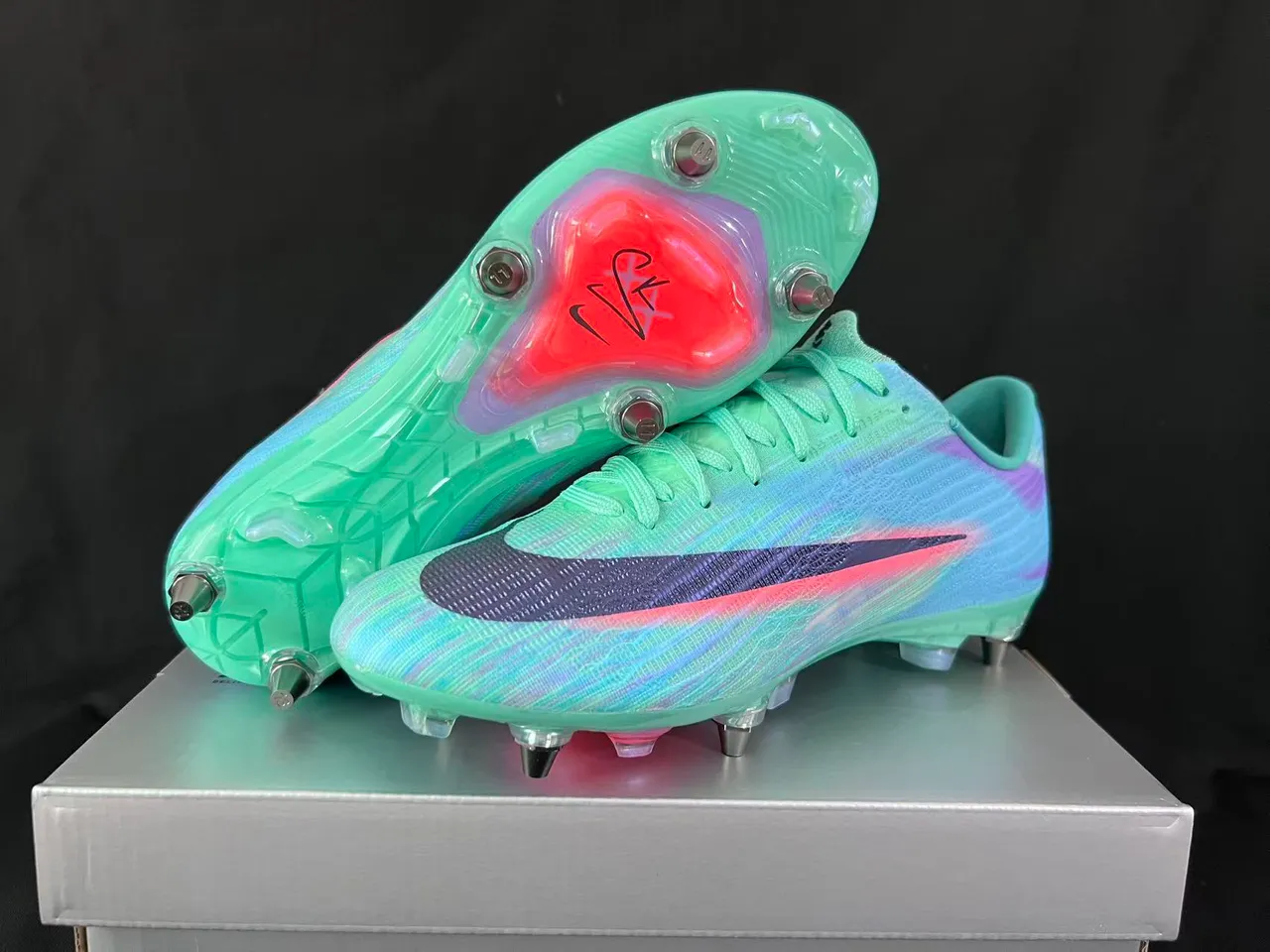 Nike Multicolor Transparent Low-Cut Knit Upper Iridescent Gradient Finish Firm-Ground Soccer Shoes 9
