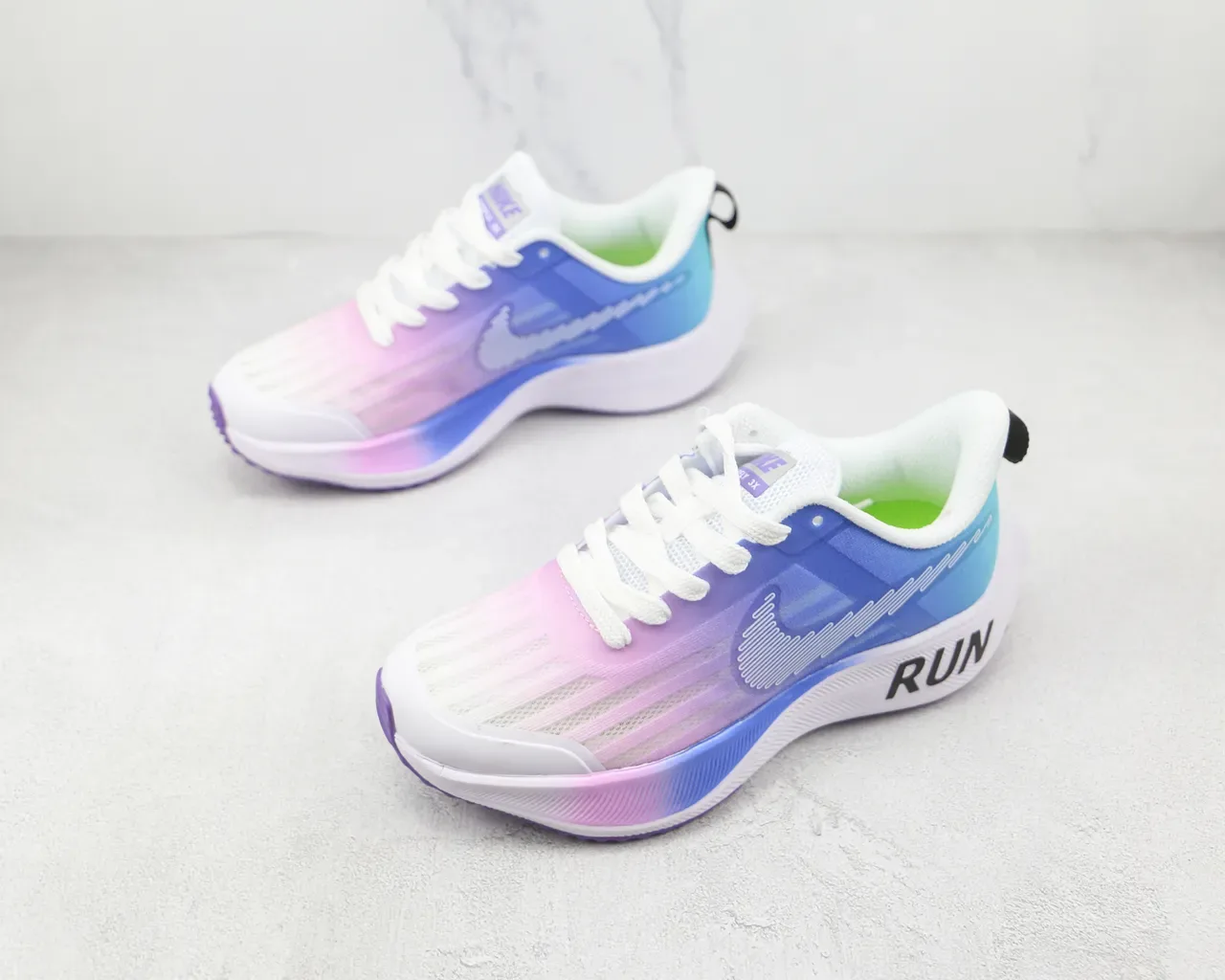 Nike Multicolor White Gradient Mesh Upper Midsole RUN Text Running Shoes 7