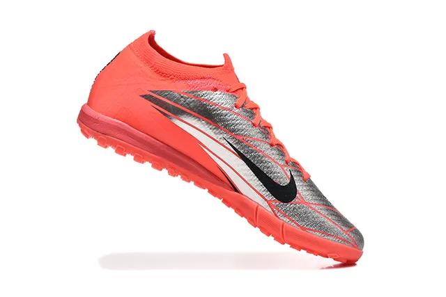 Nike Zapatillas de fútbol turf con upper de knit sintético y overlay Chevron en naranja y negro 3