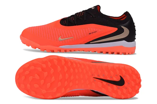 Nike Zapatillas naranja y negro de corte bajo Sistema de cordones asimétrico Zapatillas de fútbol para césped 5