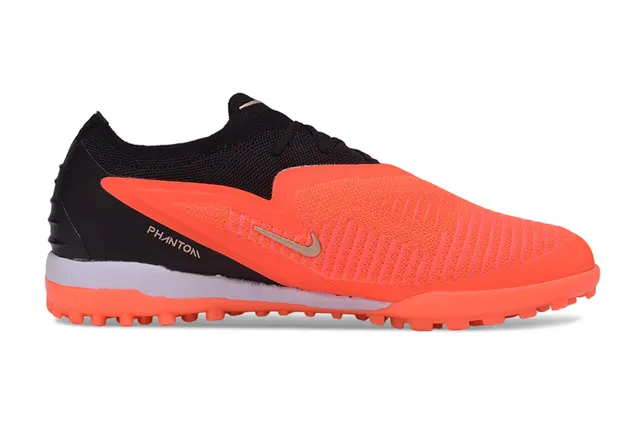 Nike Zapatillas naranja y negro de corte bajo Sistema de cordones asimétrico Zapatillas de fútbol para césped 7