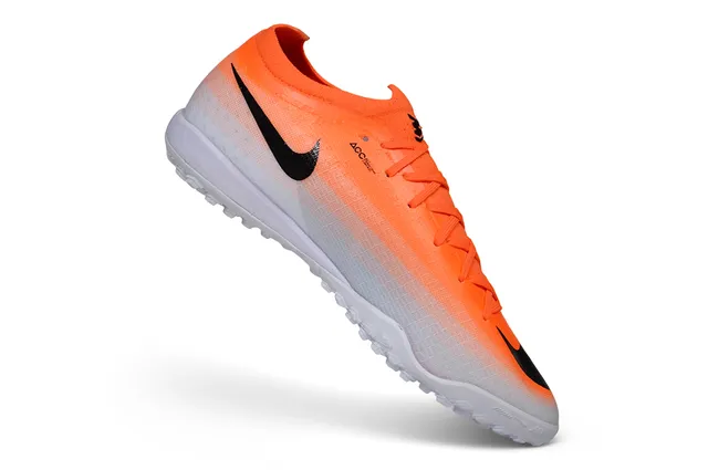 Nike Zapatillas de fútbol turf naranja negro low-cut sock-fit upper gradient knit 3