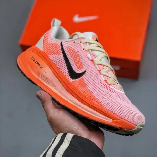 Nike Zapatillas de running con upper de malla engineered colorway gradient naranja rosa