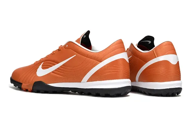 Nike chaussures de football indoor orange et blanc basse coupe avec haut synthétique 4